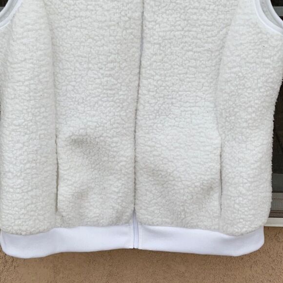 Take 50% OFF- Time and Tru Plus Plush Vest, Size-XL - Picture 4 of 8